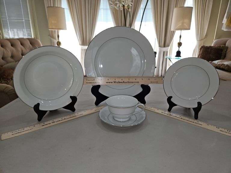 Vintage Dynasty Fine China 5-Piece Place Setting for Four(4) in Excellent Vintage Condition... image