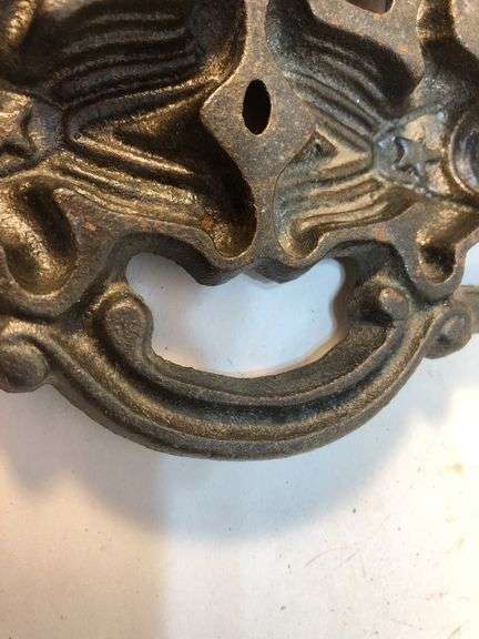 Vintage Cast Iron All American Gingerbread Man Baking Pan Mold, 6 man mold 8.5 x 6”.