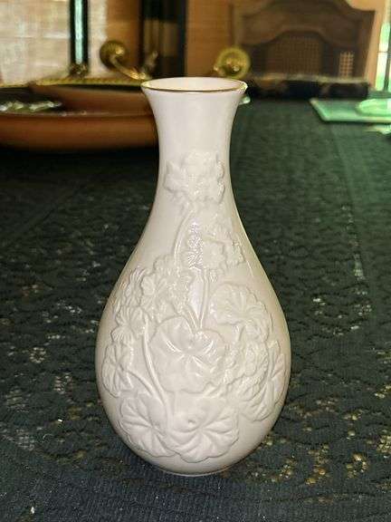 Lenox Floral Blossoms Collection Vase with 14k Gold Trim…..7-3/4” tall image