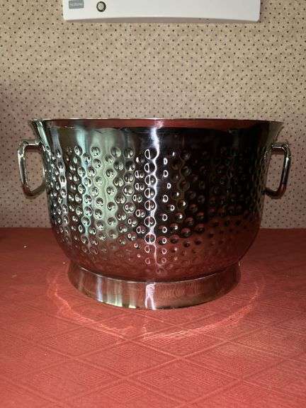 Great looking upscale 24 qt. stainless double wall beverage tub……16-1/2”D x 10-1/2” tall image