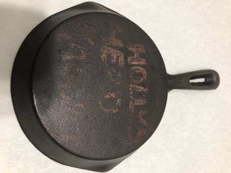 Vintage #3 double spout skillet. 6” diameter. No spin, no wobble.