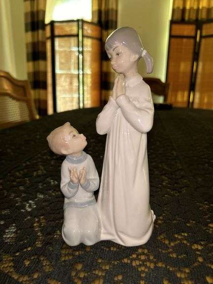 LLADRO “Teaching to Pray” (4779) porcelain figurine…..9” tall image
