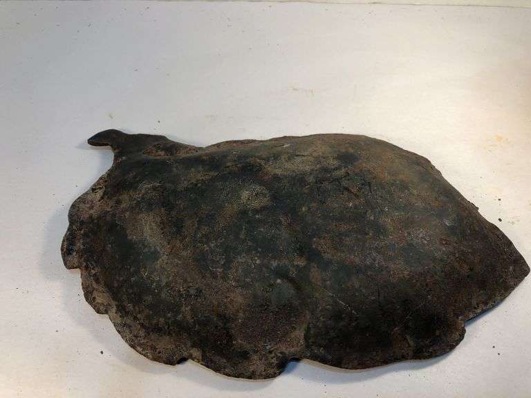 Vintage cast iron leaf bowl. Nut shape at base. 9 x5.5” No markings.