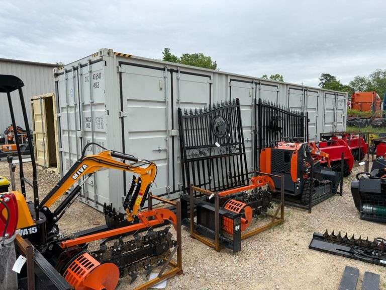 40' Container with Four Side Doors image