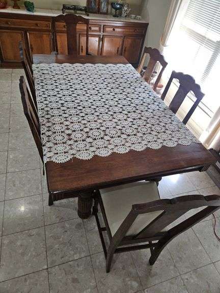 Nice Vintage 46.5x42x29.5 oak dining table w/four(4) 12" Particle Board Leaves & six(6) chairs(1 is an armchair) in very good vintage condition INCLUDES RUNNER... image