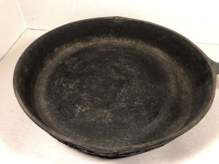 BSR #8 skillet. 8B 2 spout  Heat ring.