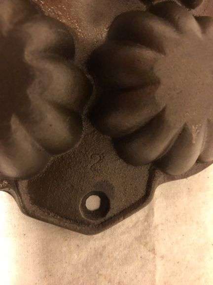 Vintage Turks Head 6 cup muffin pan. #2.  9.5 x 5.5”.  Unseasoned.