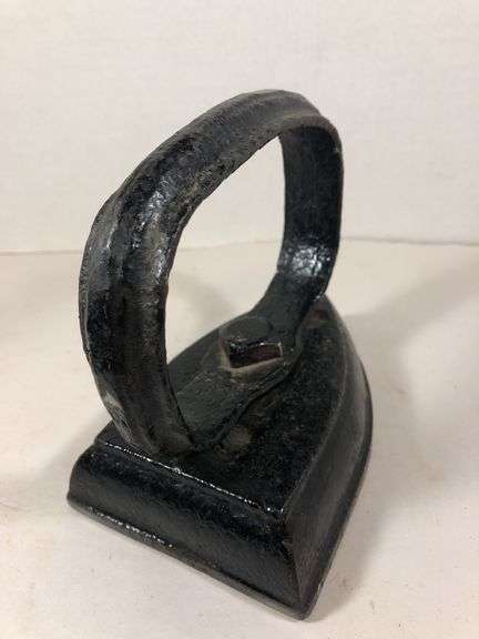 Antique primitive SAD flat iron. 6 x 3.75”