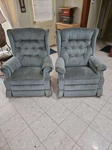 Pair of vintage fully functional la-z-boy rocker recliners... image