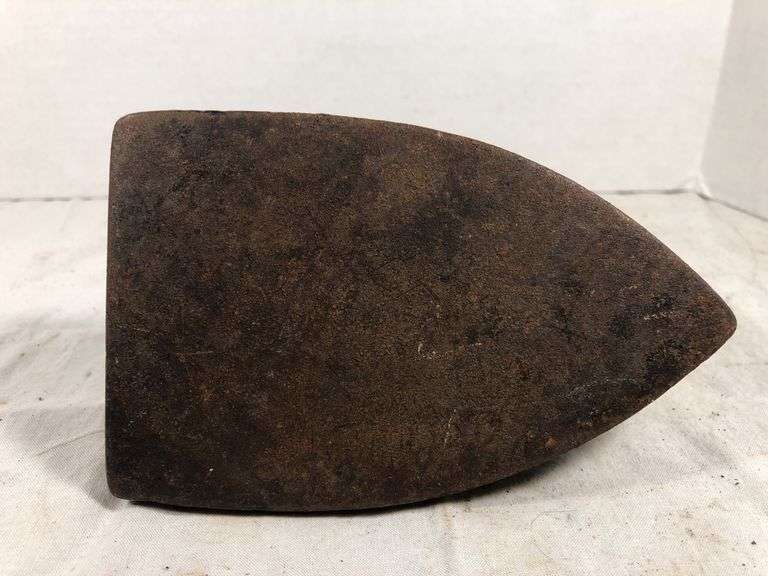 Vintage primative SAD iron/door stop. 6” L x 3.75”W x 4”H.