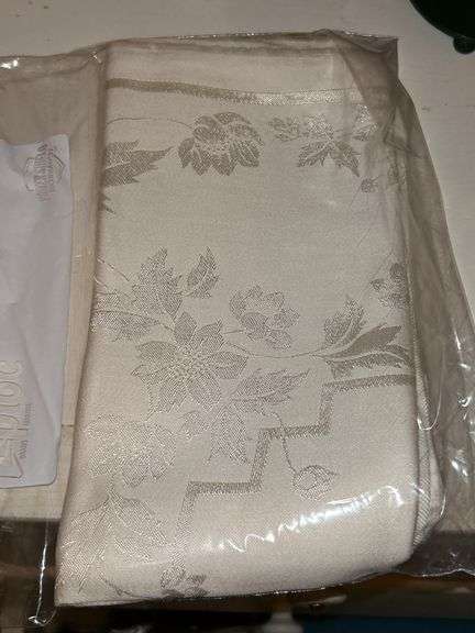Drawer full of linen napkins…..did not open each individual package so please see all pics