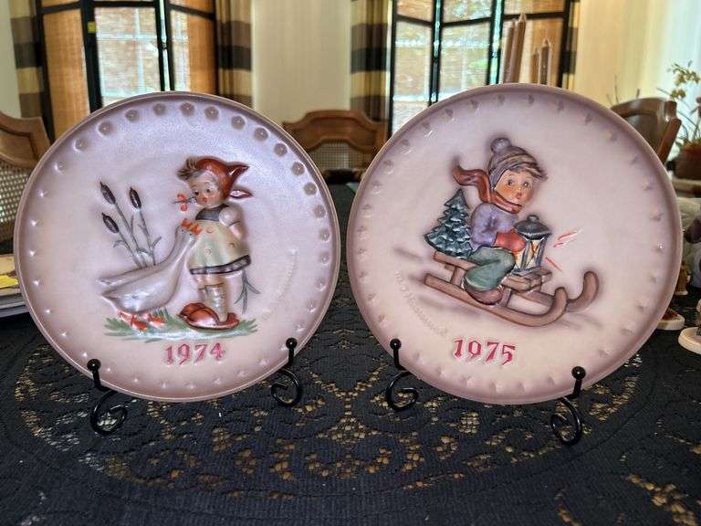 Set of (2) Hummel Annual Decorative Plates…..left is 1974 4th Annual, right is 1975 5th Annual image
