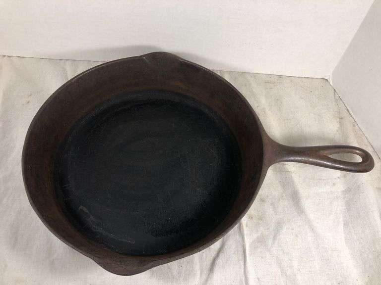 Antique Puritan #8 D,  2 spout skillet.