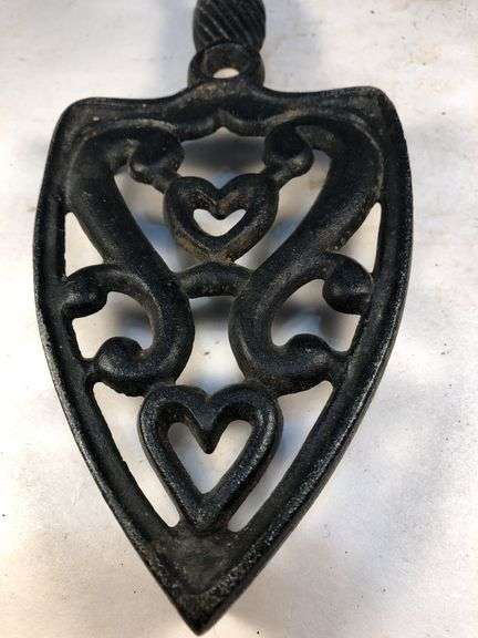 Vintage SAD iron rest/ trivet cast iron, scroll design. Footed.  8 x 3.5”
