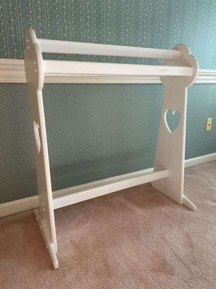 White wooden quilt rack…..31-1/2 x 35-3/4 tall image