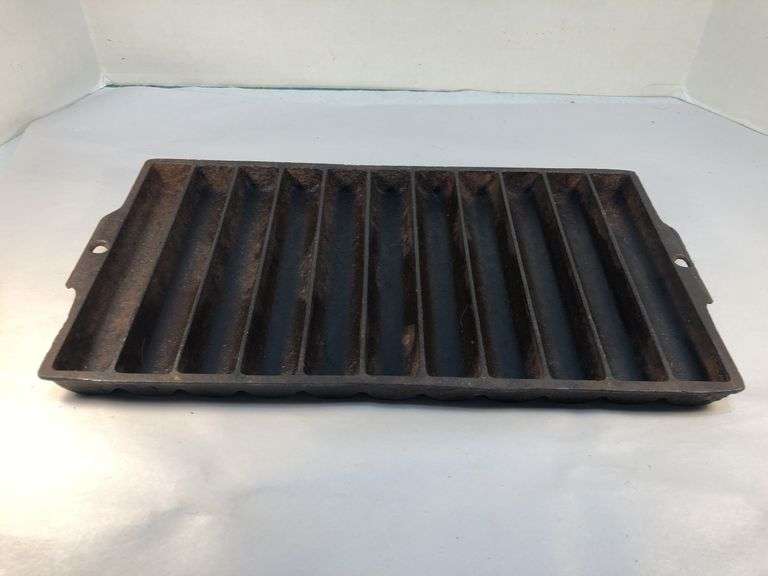 Vintage Griswold No. 22,  11 stick cornbread pan. # 954. Weinstein PA.  USA 14.5 x 7.5”