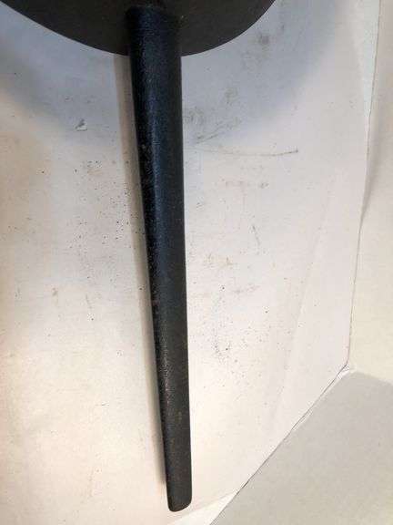 Rare 1800s gate marked Fisher Leaf Co. Lou. KY. 3 leg spider skillet. 25” L. 12” diameter skillet. 4 1/2” H. Lid 13” diameter 1”H.