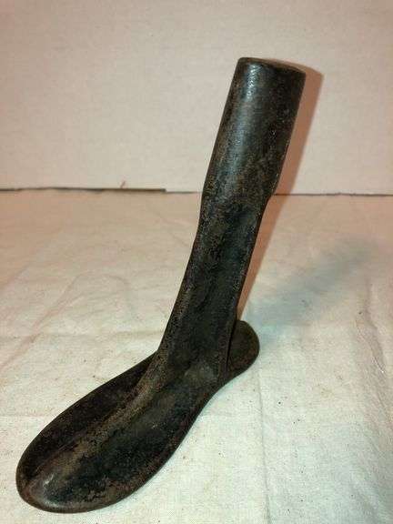 Vintage cobbler shoe mold for small child. #94. 5.5” L x 2” W x 5.5” H