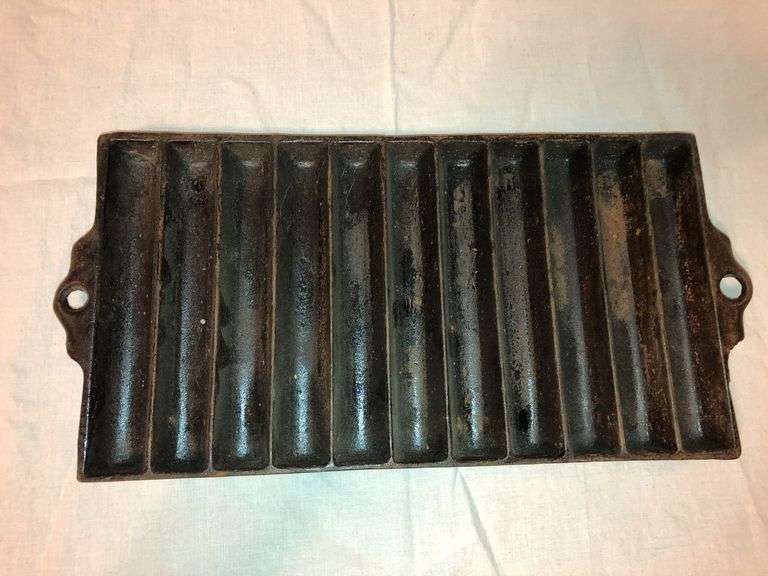 Vtg Griswold corn stick pan. Erie PA 14” x 7”.