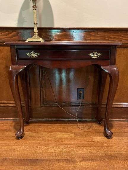 Queen Anne style cherry finish single drawer accent table…..31 x 12 x l30 tall image