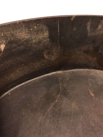 1800s gate marked Dutch oven. 12” x 9”.