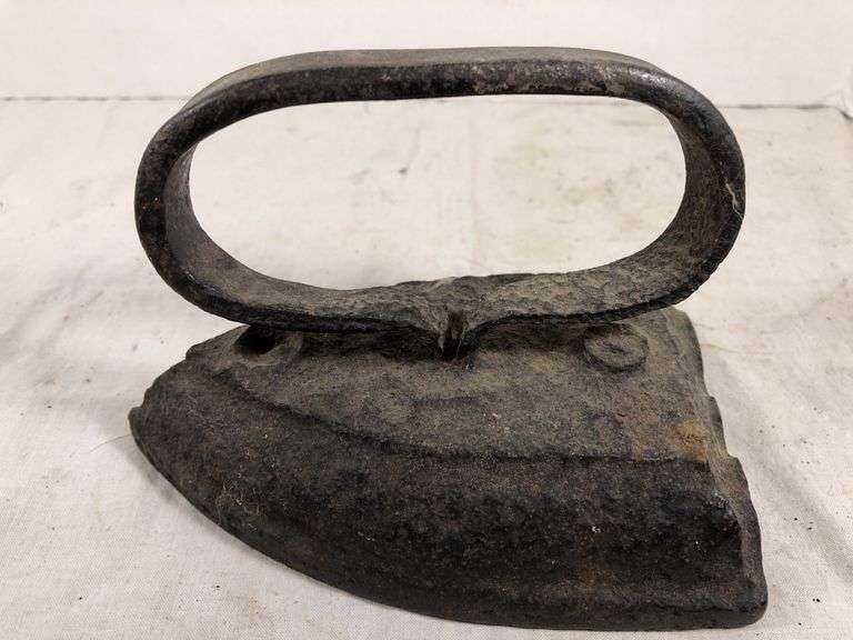 Vintage primative SAD iron/door stop. 6” L x 3.75”W x 4”H.