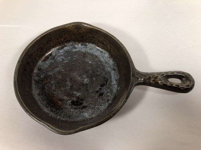 Hammered Salesman sample 4” diameter skillet. VI