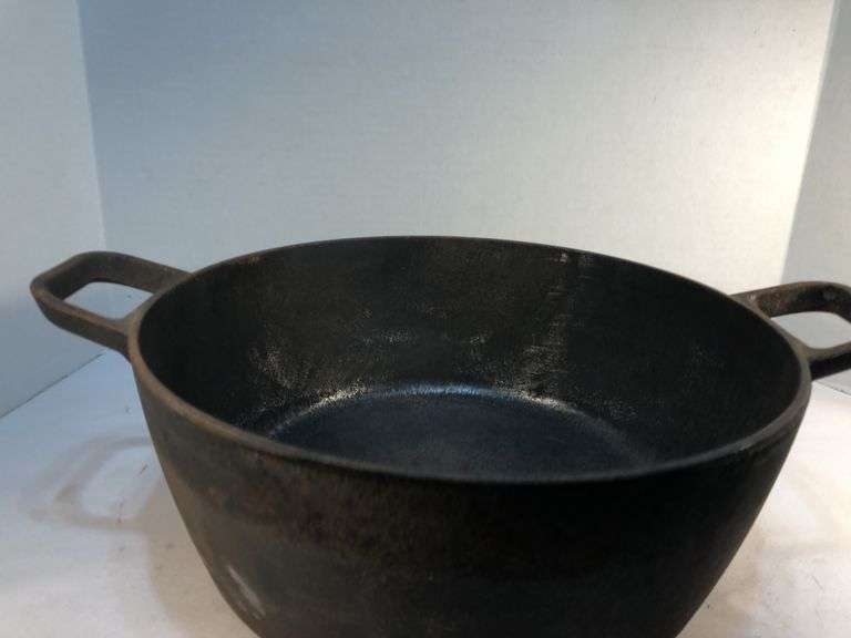 5.5 qt. Green Pan Dutch oven pan. Pan only. No lid. Includes new handle and screws for a lid. Never used. image