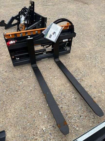 Unused 2024 WOLVERINE Pallet Fork Hydraulic Adjustable image
