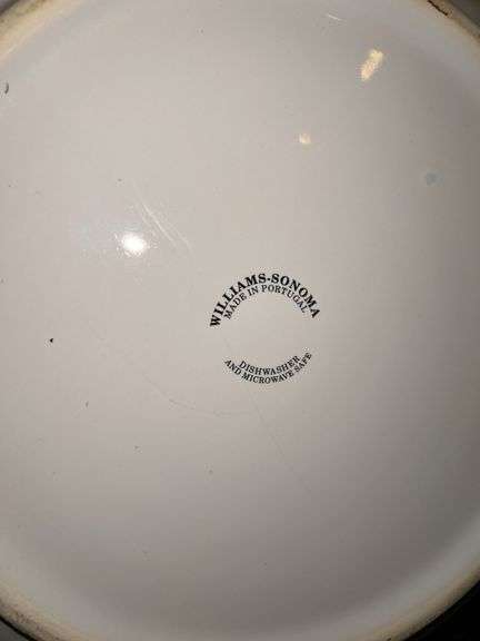 Very nice Williams-Sonoma serving bowl…..13”D x 4” tall…..no chipping