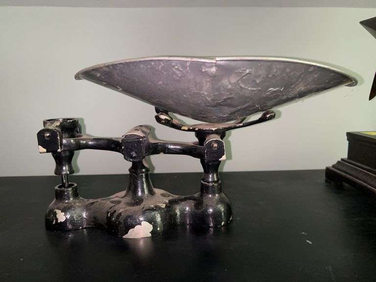 Vintage scale with pan (no weights) image