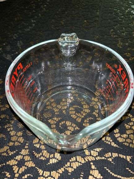 Pyrex 4-Cup Glass Measuring Cup