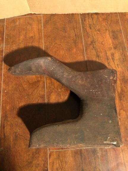 Antique cast iron cobbler's shoe mold anvil/stand. #9. 11”L x 8” H.
