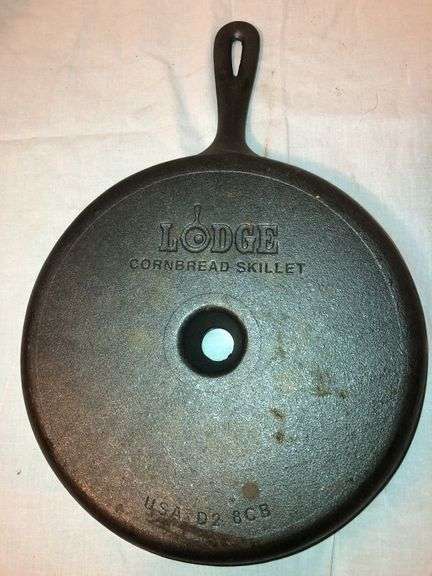 Lodge 9” diameter cornbread skillet.  USA D2 8CB