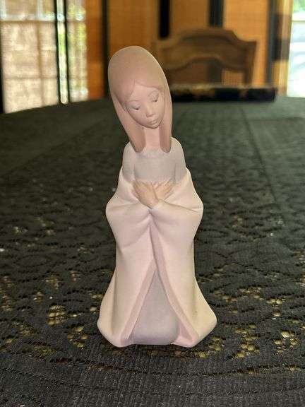 LLADRO Virgin Mary Kneeling Bisque Porcelain Figurine (#4671)…..6-1/4” tall….part of the Children’s Nativity Series image