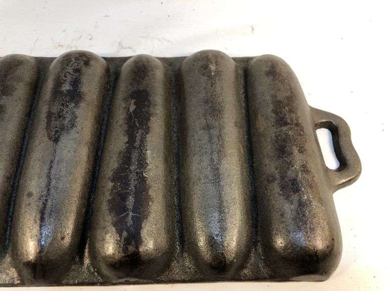 Antique BSR 7 stick cornbread pan. 12.75” x  5.5”.  7 S