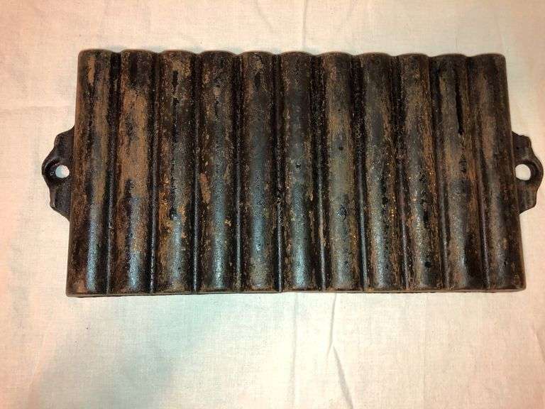 Vtg Griswold corn stick pan. Erie PA 14” x 7”.