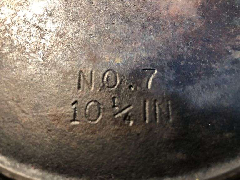 BSR 10 1/4” #7 cast iron 2 spout skillet with heat ring. Made in USA. No spin, no wobble.
