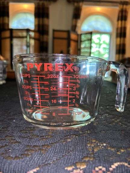 Pyrex 4-Cup Glass Measuring Cup image