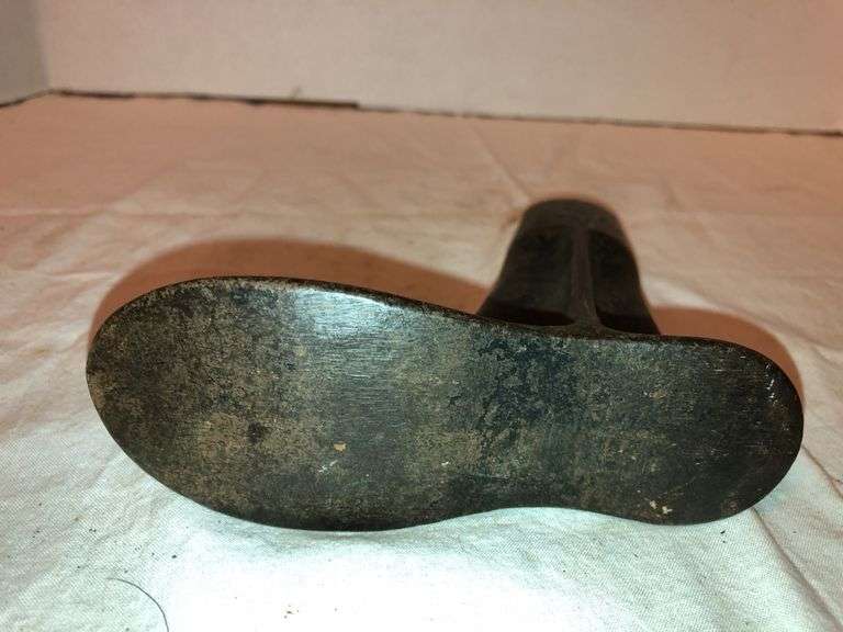 Vintage cobbler shoe mold for small child. #94. 5.5” L x 2” W x 5.5” H