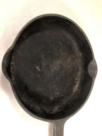 Birmingham Stove & Range (BSR) #3 skillet. 6” diameter with heat ring. No spin, no wobble. H 8
