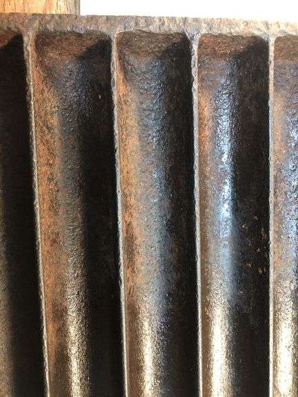 Vintage Griswold No. 22,  11 stick cornbread pan. # 954. Weinstein PA.  USA 14.5 x 7.5”