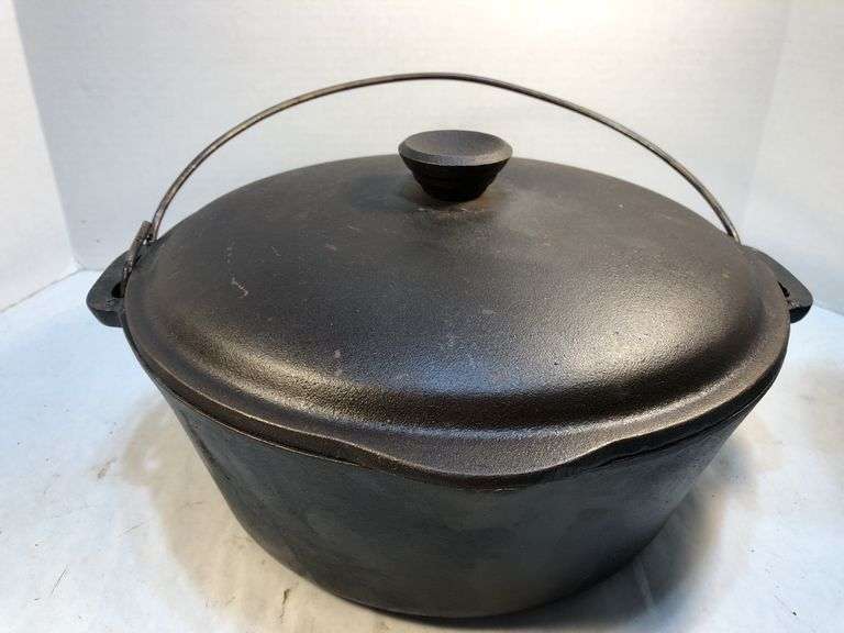 Wagner Drip Drop Baster Dutch Oven, likely a No. 9 model from around the 1920s. 10 5/8" diameter image