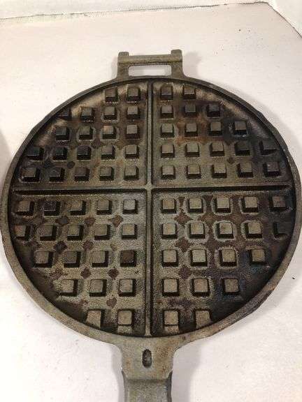 Rome Cookware waffle iron. 7” diameter.