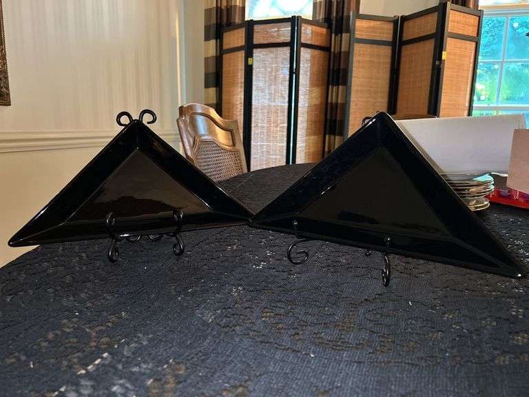 NIB Pair of Simple Additions by Pampered Chef triangular serving platters…..13-1/4 x 6-3/4 x 1-1/4 tall…..box was only opened for pictures image