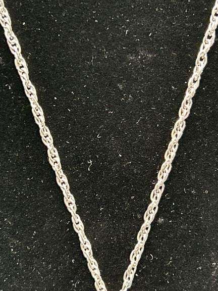 Dress up or dress down this glass snowflake necklace