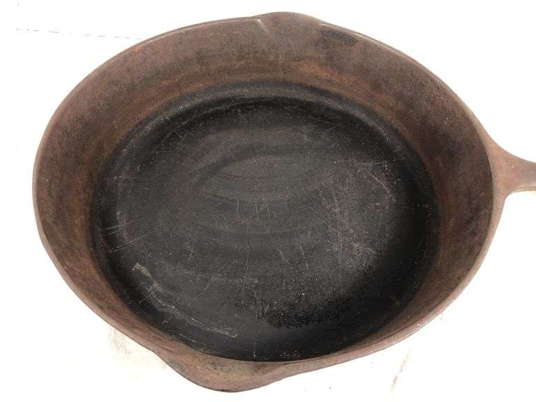 Antique Puritan #8 D,  2 spout skillet.