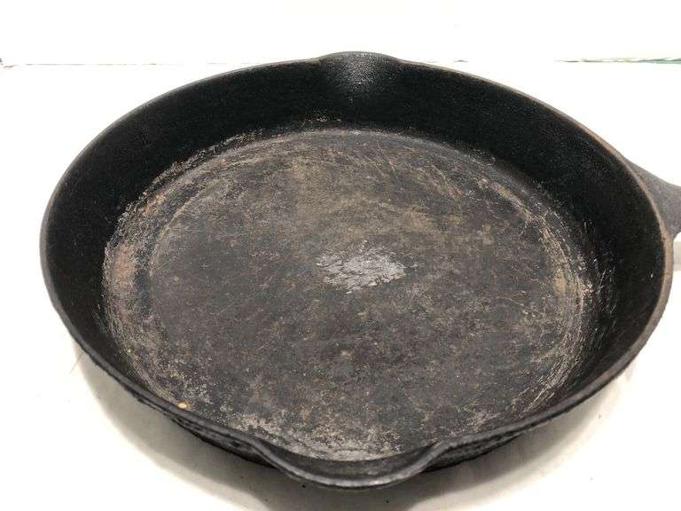 Antique National #9 skillet. 2 spouts. 11” diameter.