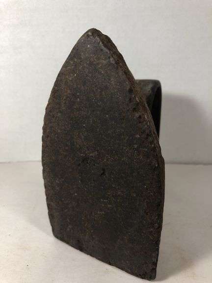 Antique primitive SAD iron. 6 x 3.75”.