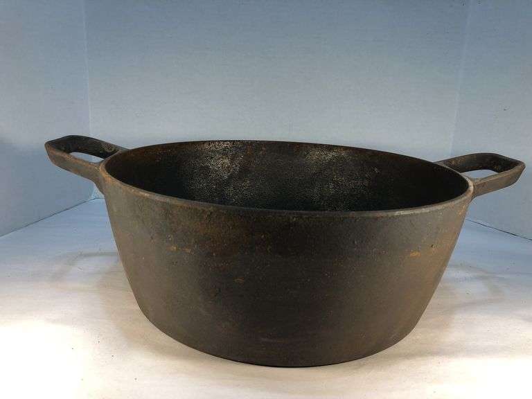 New 5.5 qt Green Pan Dutch oven pan. Pan only. No lid. 14” diameter. Includes new hand & screws for a lid. Not seasoned.